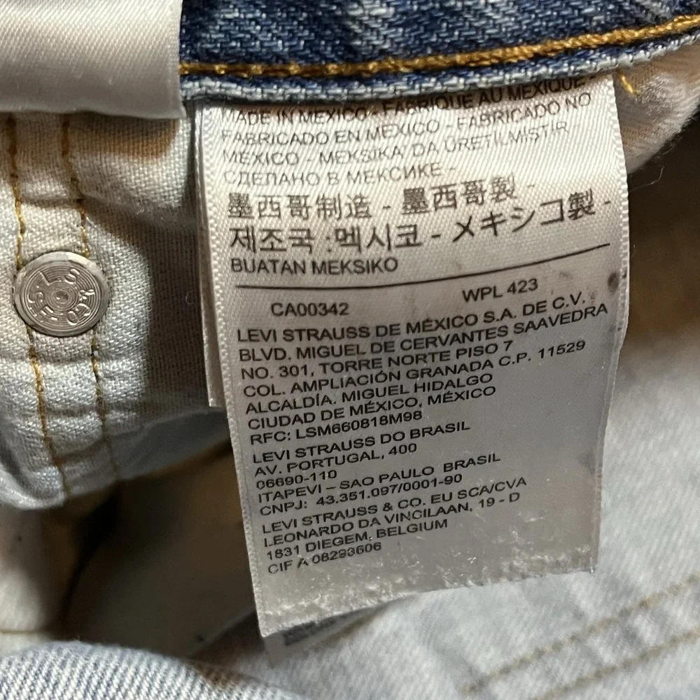 Levis preowned good